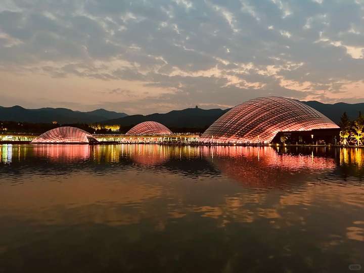 带孩子家庭漫游山西实景图2